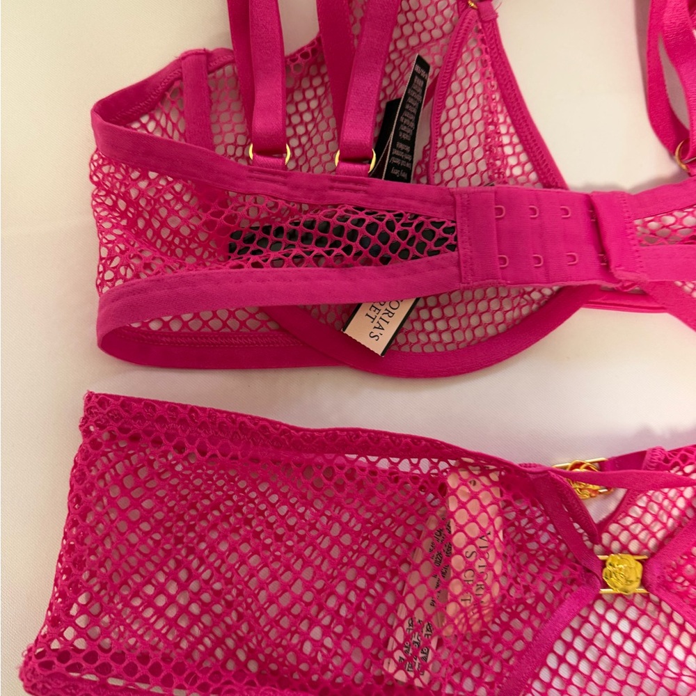 VICTORIA'S SECRET Low Cut Demi BRA V-STRING Panty Set Pink Fishnet Open Cup NWT - Picture 5 of 6